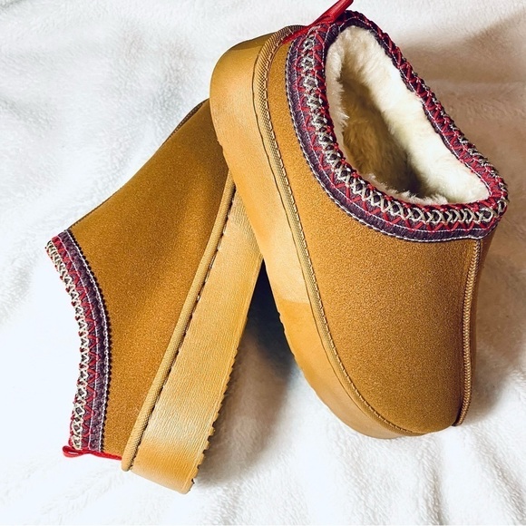 NWOT Women's Wool Slippers - Size: US 8-8.5 - Picture 6 of 13